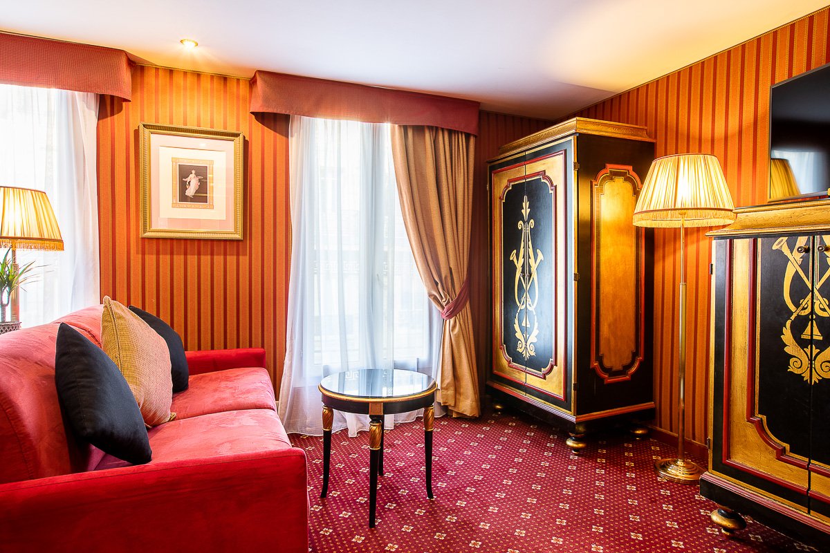 47/Chambres/Junior Suite/suite-romantique-confort-spacieuse-salon-Villa-opera-drouot-hotel-4-etoiles-grands-boulevards-petit-dejeuner-terrasse-paris.jpg